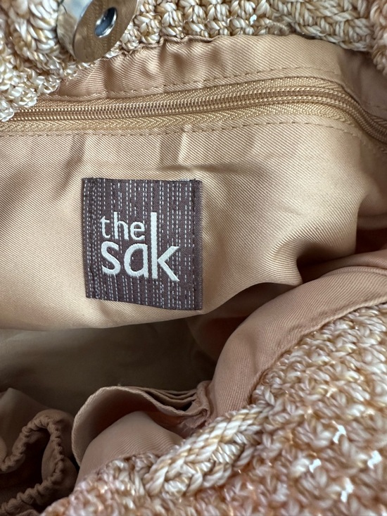 The Sak Crochet Knit Bucket Bag Boho Crossbody Neutral Tan Drawstring Purse - Picture 9 of 14